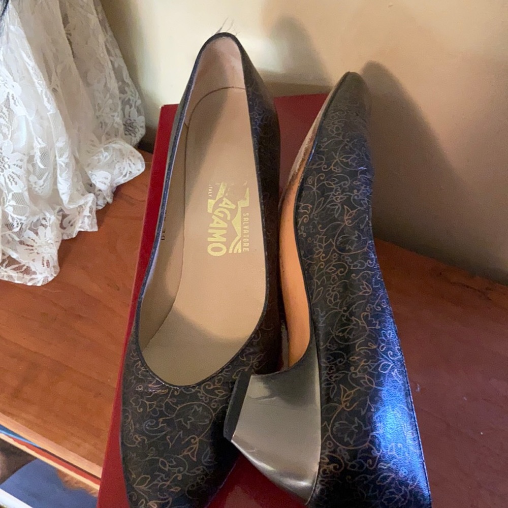 Salvatore Ferragamo use shoes